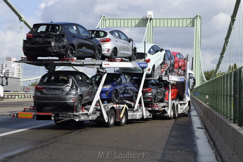 Schwerer LKW VU PKlemm A 4 Rich Olpe auf der Rodenkirchener Bruecke P232.JPG - Miklos Laubert